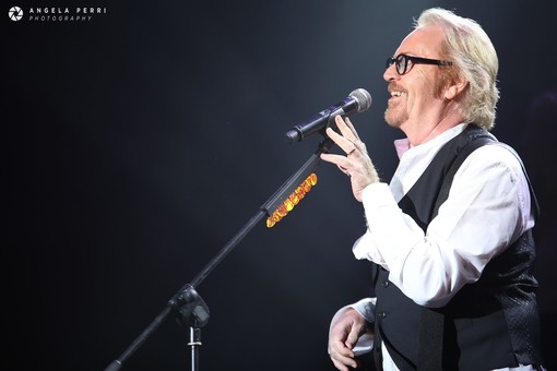 Umberto Tozzi in concerto ieri sera all'Ariston (Foto Angela Perri) Umberto Tozzi in concerto ieri sera all'Ariston (Foto Angela Perri)