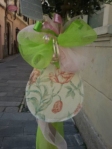 Imperia: le uova di Pasqua di 'Arredi e dintorni' in via Monti nella 'Galleria degli Orti' ad Oneglia Imperia: le uova di Pasqua di 'Arredi e dintorni' in via Monti nella 'Galleria degli Orti' ad Oneglia