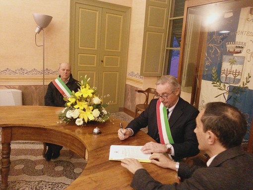 Pontedassio: siglata questo pomeriggio l'Unione dei Comuni della valle Impero e della valle del Maro Pontedassio: siglata questo pomeriggio l'Unione dei Comuni della valle Impero e della valle del Maro