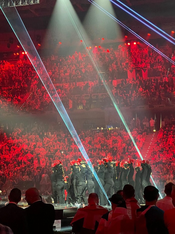 Gli Urban Theory da Vallecrosia al palco dell'Eurovision, loro i ballerini a fianco di Laura Pausini Gli Urban Theory da Vallecrosia al palco dell'Eurovision, loro i ballerini a fianco di Laura Pausini