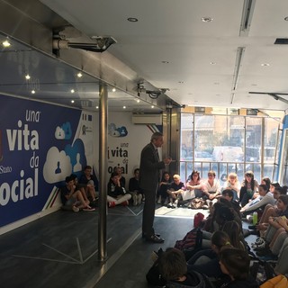 Festival di Sanremo: torna in città il truck della Polizia per 'Una vita da social' la campagna contro il cyberbullismo Festival di Sanremo: torna in città il truck della Polizia per 'Una vita da social' la campagna contro il cyberbullismo