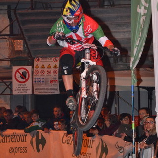 Sanremo: le spettacolari immagini dal casco di un partecipante, della discesa nella 'Downhill' di Halloween