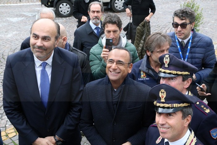 #Festival2016: anche quest'anno Carlo Conti ha fatto visita a 'Una vita da social', il trick della Polizia #Festival2016: anche quest'anno Carlo Conti ha fatto visita a 'Una vita da social', il trick della Polizia