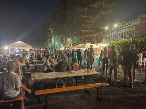 Dopo il grande successo della prima serata, prosegue “Bordighera un Mare di Sapori” (Foto) Dopo il grande successo della prima serata, prosegue “Bordighera un Mare di Sapori” (Foto)