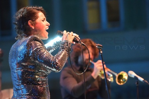 UnoJazz&amp;Blues a Sanremo: Karima porta sul palco l'amore per le iconiche Holiday, Fitzgerald e Vaughan