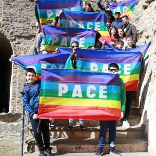 Dolceacqua: con il Lions Club la mostra di disegni per ‘Un Poster per la Pace’ (Foto)