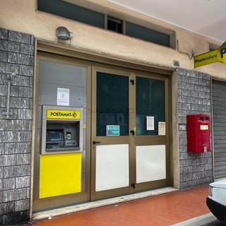L'ufficio postale di via Dante Alighieri L'ufficio postale di via Dante Alighieri