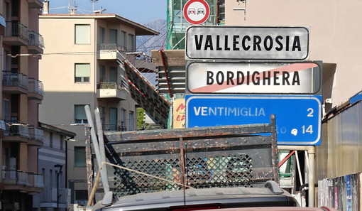 Vallecrosia al Mare, il sindaco “Un nome che racconti la nostra identità e rilanci il turismo”, cittadini perplessi (Video) Vallecrosia al Mare, il sindaco “Un nome che racconti la nostra identità e rilanci il turismo”, cittadini perplessi (Video)