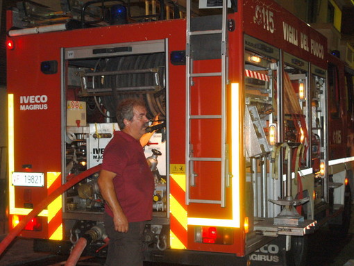 Bordighera: cassonetto in fiamme stanotte sul lungomare