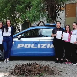 Ventimiglia: la Polizia di Stato premia i vincitori provinciali del concorso nazionale ‘PretenDiamo Legalità, a scuola con il Commissario Mascherpa’ Ventimiglia: la Polizia di Stato premia i vincitori provinciali del concorso nazionale ‘PretenDiamo Legalità, a scuola con il Commissario Mascherpa’