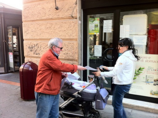 Sanremo: 'Variazioni di Bilancio' approvate, volantinaggio dei pensionati