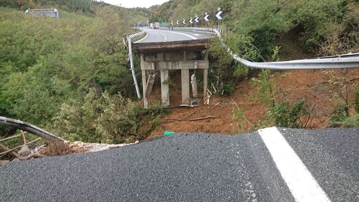 Il viadotto crollato tra Savona e Altare