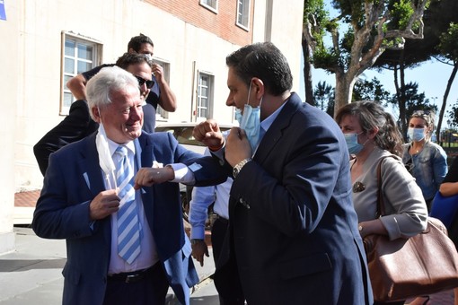 Ventimiglia: terminato il tour del Presidente Toti "Parcheggi, viabilità e futuro economico nell'incontro con il Sindaco" (Foto) Ventimiglia: terminato il tour del Presidente Toti "Parcheggi, viabilità e futuro economico nell'incontro con il Sindaco" (Foto)