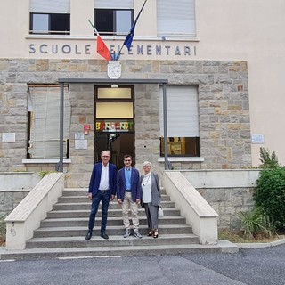 Primo giorno di scuola a Sanremo: il sindaco Alberto Biancheri in visita al plesso Asquasciati Primo giorno di scuola a Sanremo: il sindaco Alberto Biancheri in visita al plesso Asquasciati