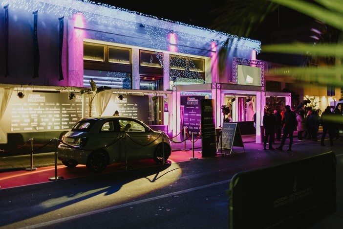 Buona la prima al Victory Morgana Bay! Una festa privata esclusiva domenica sera per la serata targata Radio Italia, con tanti artisti in gara e altri ospiti d’eccezione