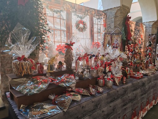 Villaggio di Natale a Ventimiglia, ultimo fine settimana nel chiostro di Sant’Agostino (Foto)