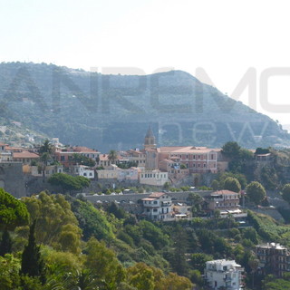 Ventimiglia: barriere architettoniche nella città alta, l’associazione ‘Albintimilium’ realizza un video per mostrare l’inaccessibilità del centro storico Ventimiglia: barriere architettoniche nella città alta, l’associazione ‘Albintimilium’ realizza un video per mostrare l’inaccessibilità del centro storico