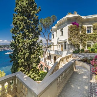 Nizza: bastano 15milioni di euro, dimezzato il prezzo per acquistare la villa di Sean Connery (Video) Nizza: bastano 15milioni di euro, dimezzato il prezzo per acquistare la villa di Sean Connery (Video)