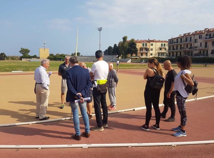 La visita di Claudio Scajola al campo del Prino La visita di Claudio Scajola al campo del Prino