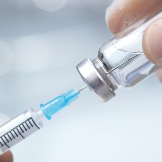 Vaccino anti-covid: fissata nel weekend la somministrazione ai frontalieri, domani inizia anche quella alle forze dell'ordine