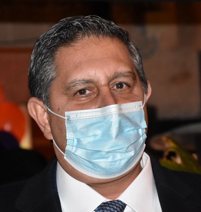 Variante Omicron e nuove misure del governo: Toti boccia il tampone per vaccinati nei ristoranti e cinema "Uno sforzo francamente inutile"