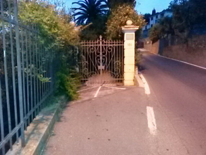 Imperia: Claudio Scajola dribbla cronisti e fotoreporter ed entra a casa da un ingresso secondario Imperia: Claudio Scajola dribbla cronisti e fotoreporter ed entra a casa da un ingresso secondario