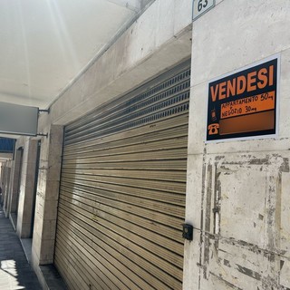 Sanremo, via Martiri della Libertà (e dintorni) sempre più in difficoltà. Il comitato: “Negozi chiusi, zero controlli e degrado crescente”