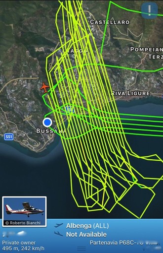 Lo schema di volo del piccolo aereo da turismo sopra Bussana