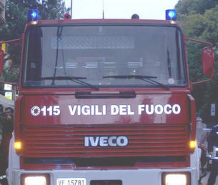 Auto in fiamme, questa mattina tra Andora e San Bartolomeo