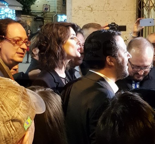 #Sanremo2018: Matteo Salvini ed Elisa Isoardi tra i più 'paparazzati' questa notte dopo il Festival (Foto)