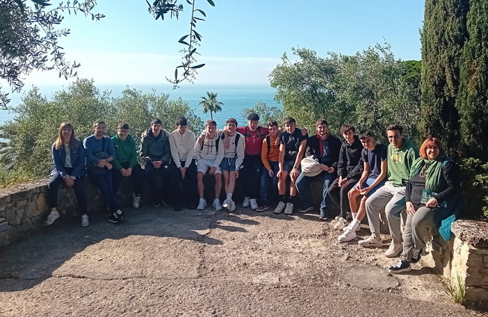 Visita degli alunni dell'Istituto 'Ruffini-Aicardi' di Sanremo ai giardini di Villa Hanbury (Foto) Visita degli alunni dell'Istituto 'Ruffini-Aicardi' di Sanremo ai giardini di Villa Hanbury (Foto)