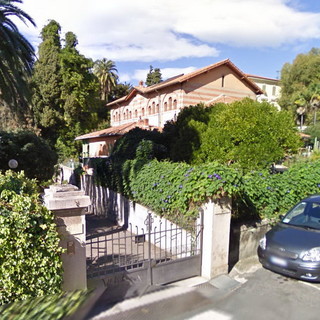 Bordighera: problemi alla scuola di Villa Felomena, necessari lavori di adeguamento, alcune classi saranno trasferite in via Pelloux Bordighera: problemi alla scuola di Villa Felomena, necessari lavori di adeguamento, alcune classi saranno trasferite in via Pelloux