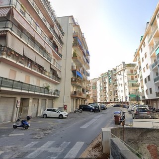 Sanremo, degrado e tensioni in via Galilei: residente denuncia vandalismi, rifiuti e aggressioni