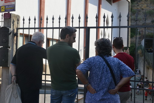 Ventimiglia: al via la doppia visita nelle zone dei migranti, l'Onorevole Paglia (SI) alle Gianchette (Video) Ventimiglia: al via la doppia visita nelle zone dei migranti, l'Onorevole Paglia (SI) alle Gianchette (Video)