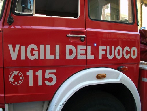 Ventimiglia: principio di incendio su un'auto vicino al confine di Ponte San Ludovico, intervento dei Vvf