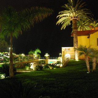 Tutto pronto per il 'Pool Party' a Ventimiglia: stasera festa a bordo piscina a Villa Eva di Latte