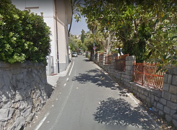 Sanremo: abbandono di immondizia in via Roccasterone dietro il parco Marsaglia, i residenti chiedono più controlli