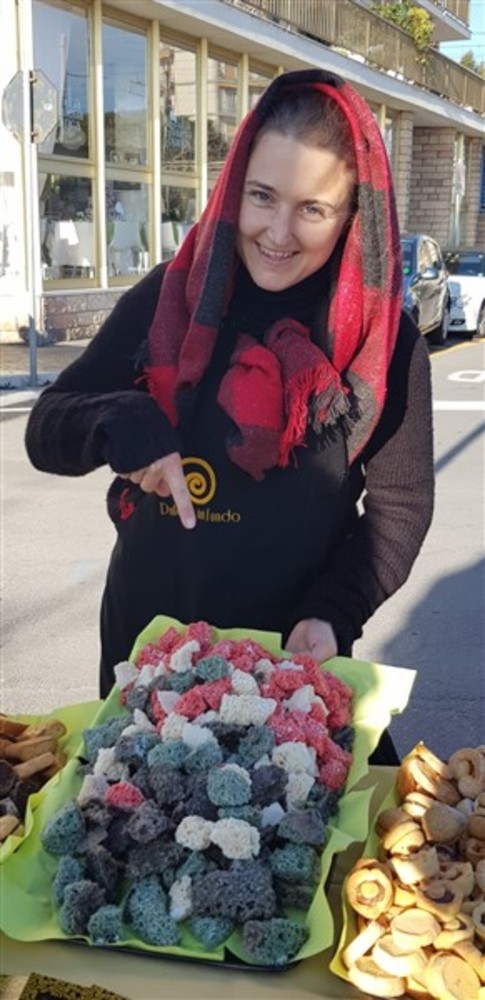 Vallecrosia grande successo per lo sbarco della Befana sul lungomare