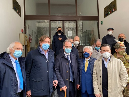 Ventimiglia: il Sottosegretario Mulè al confine "La via da percorrere è quella della cooperazione tra Italia e Francia" (Foto e Video) Ventimiglia: il Sottosegretario Mulè al confine "La via da percorrere è quella della cooperazione tra Italia e Francia" (Foto e Video)