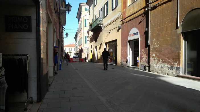 Imperia: dal 6 al 20 gennaio lavori in via Cascione per riparare la pavimentazione, ecco le modifiche alla viabilità