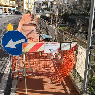 Imperia: iniziati i lavori di ripristino della ringhiera di via Martiri della Libertà, D'Agostino "Amministrazione attenta alla manutenzione cittadina" (Foto)