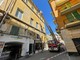 Sanremo: crollano pezzi di cornicione in via Palazzo, intervento dei Vigili del Fuoco che chiudono la strada (Foto) Sanremo: crollano pezzi di cornicione in via Palazzo, intervento dei Vigili del Fuoco che chiudono la strada (Foto)