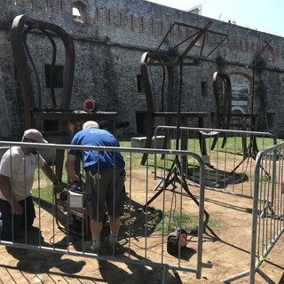 I lavori per la riparazione del leggio