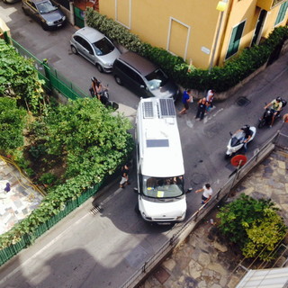 Ventimiglia: problemi di transito in via Cabagni Baccini, le proteste e la foto di una lettrice Ventimiglia: problemi di transito in via Cabagni Baccini, le proteste e la foto di una lettrice