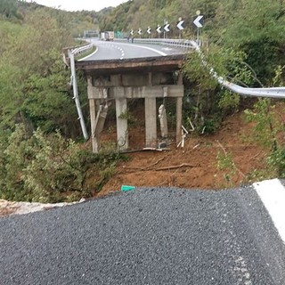 Crollo viadotto sull'A6, Autostrada dei Fiori Spa "Il tratto opposto rimarrà chiuso, verifiche in corso per stabilire l'integrità" Crollo viadotto sull'A6, Autostrada dei Fiori Spa "Il tratto opposto rimarrà chiuso, verifiche in corso per stabilire l'integrità"