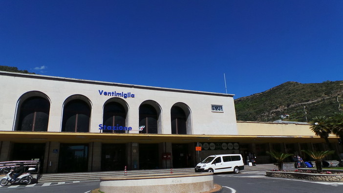 Ventimiglia: controlli sui treni in Francia e ritardi dei treni, il consiglio di un nostro lettore Ventimiglia: controlli sui treni in Francia e ritardi dei treni, il consiglio di un nostro lettore