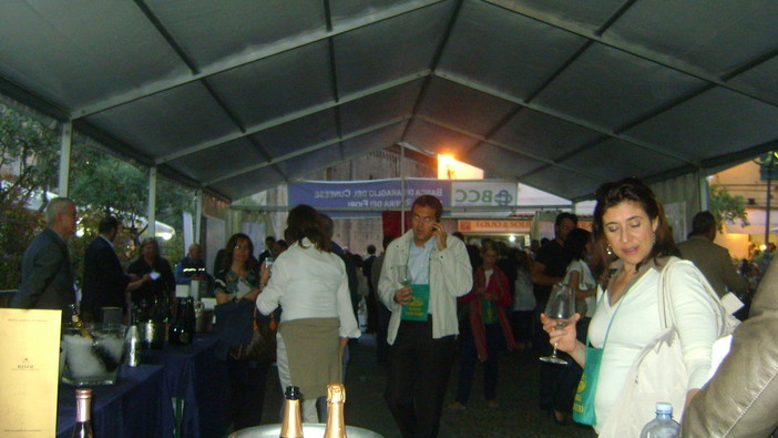 Torna a Sanremo 'Vini in teatro' il festival delle bollicine delle più prestigiose case vinicole Torna a Sanremo 'Vini in teatro' il festival delle bollicine delle più prestigiose case vinicole