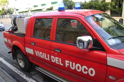 Ventimiglia: masso si stacca dalla parete e finisce sull'Aurelia a La Mortola, strada chiusa, traffico deviato verso Ponte San Ludovico
