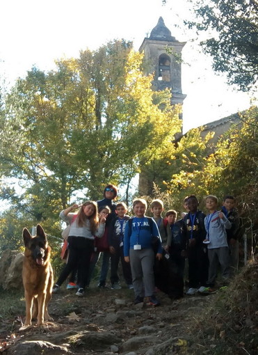 Visita nel borgo medievale di Dolceacqua per gli alunni della terza del plesso 'San Pietro' di Sanremo (Foto) Visita nel borgo medievale di Dolceacqua per gli alunni della terza del plesso 'San Pietro' di Sanremo (Foto)