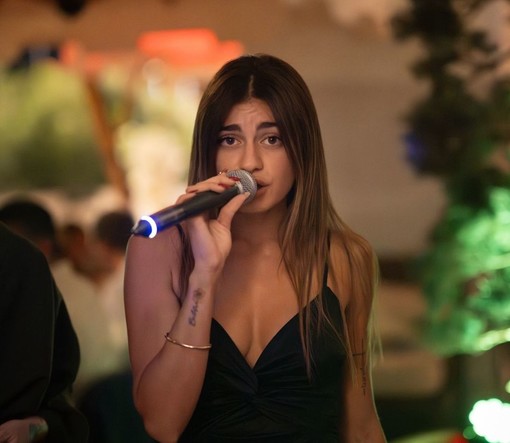 La cantante e show girl bordigotta Virginia Fasolo conquista i locali della Costa Azzurra e della Riviera dei Fiori (Foto) La cantante e show girl bordigotta Virginia Fasolo conquista i locali della Costa Azzurra e della Riviera dei Fiori (Foto)